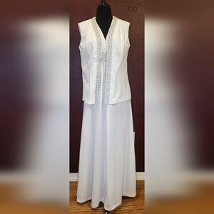 Elegant Vintage White Sleeveless Gown with Silver Accents